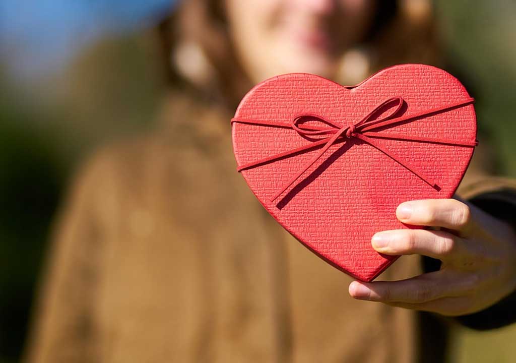 Personalized Anniversary Gift Ideas by Year to Wow Your Partner