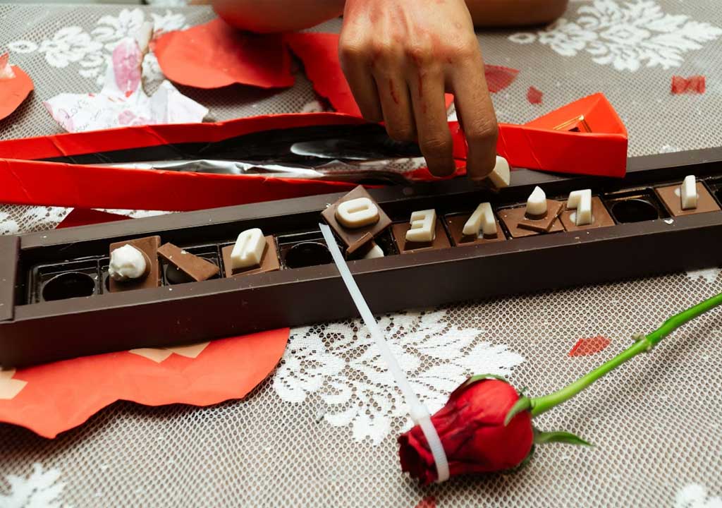 Anniversary Gift Ideas for Her: Romantic and Personal Keepsakes