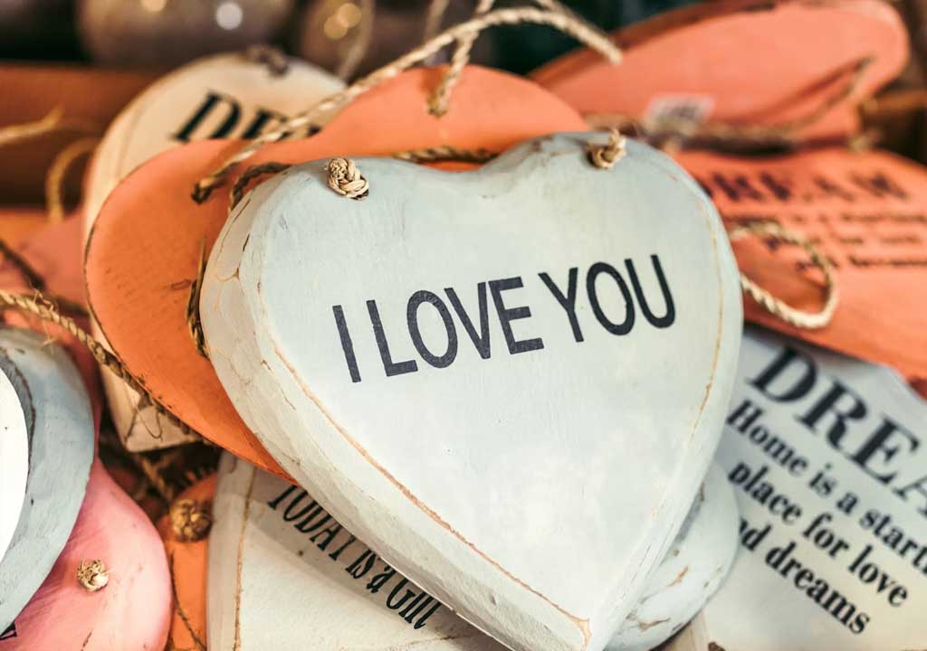 Meaningful Keepsake Milestone Anniversary Gift Ideas to Treasure