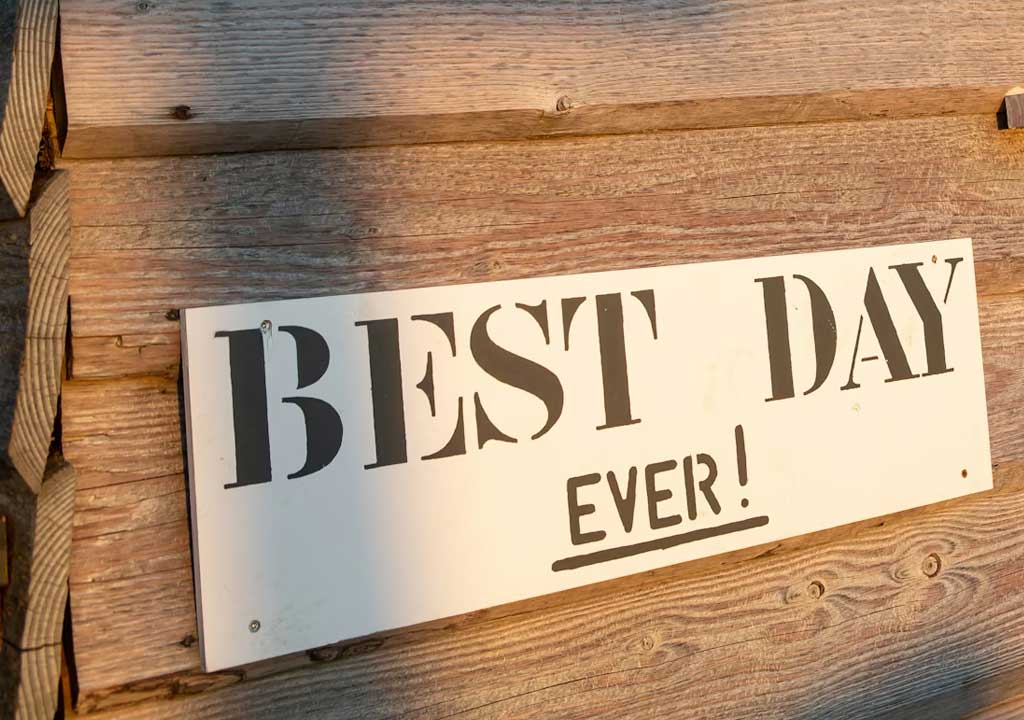 Anniversary Gift Ideas for Her: Romantic and Personal Keepsakes